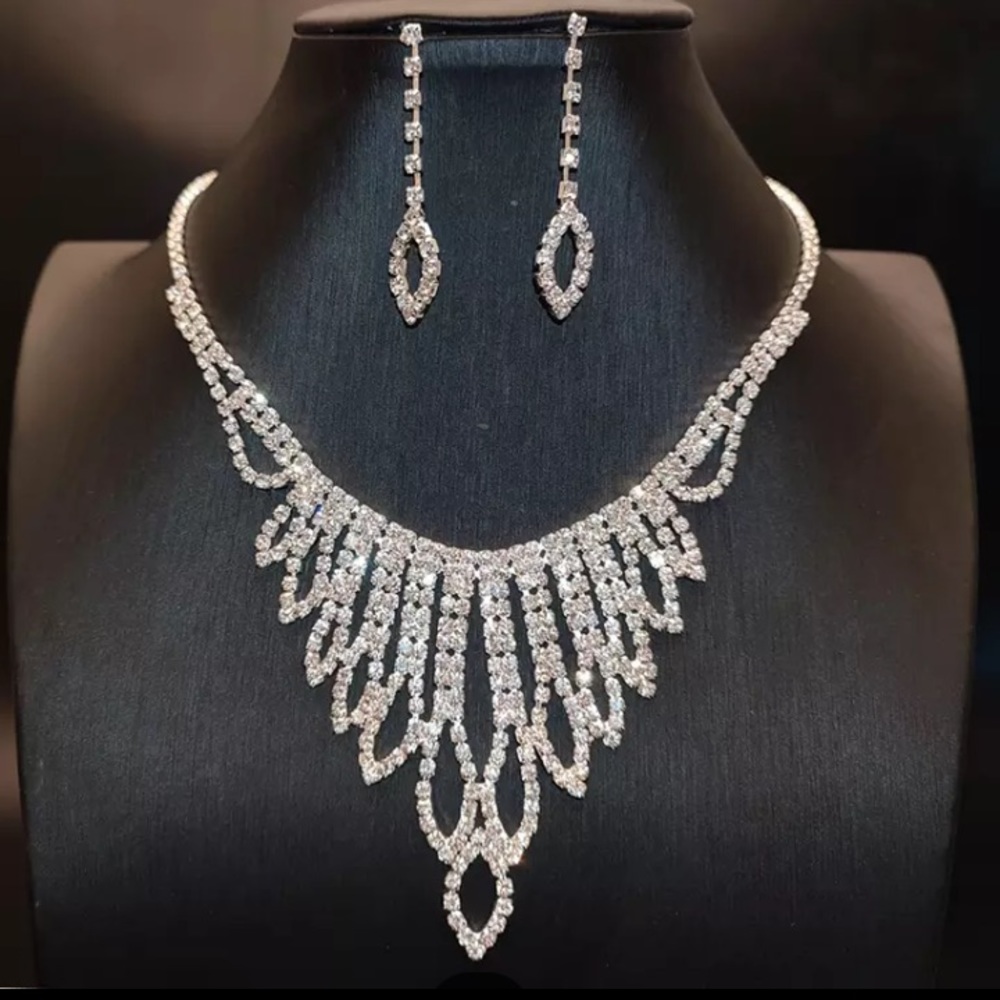 New! Luxury Rhinestone Set Necklace Earrings - Picture 3 of 3